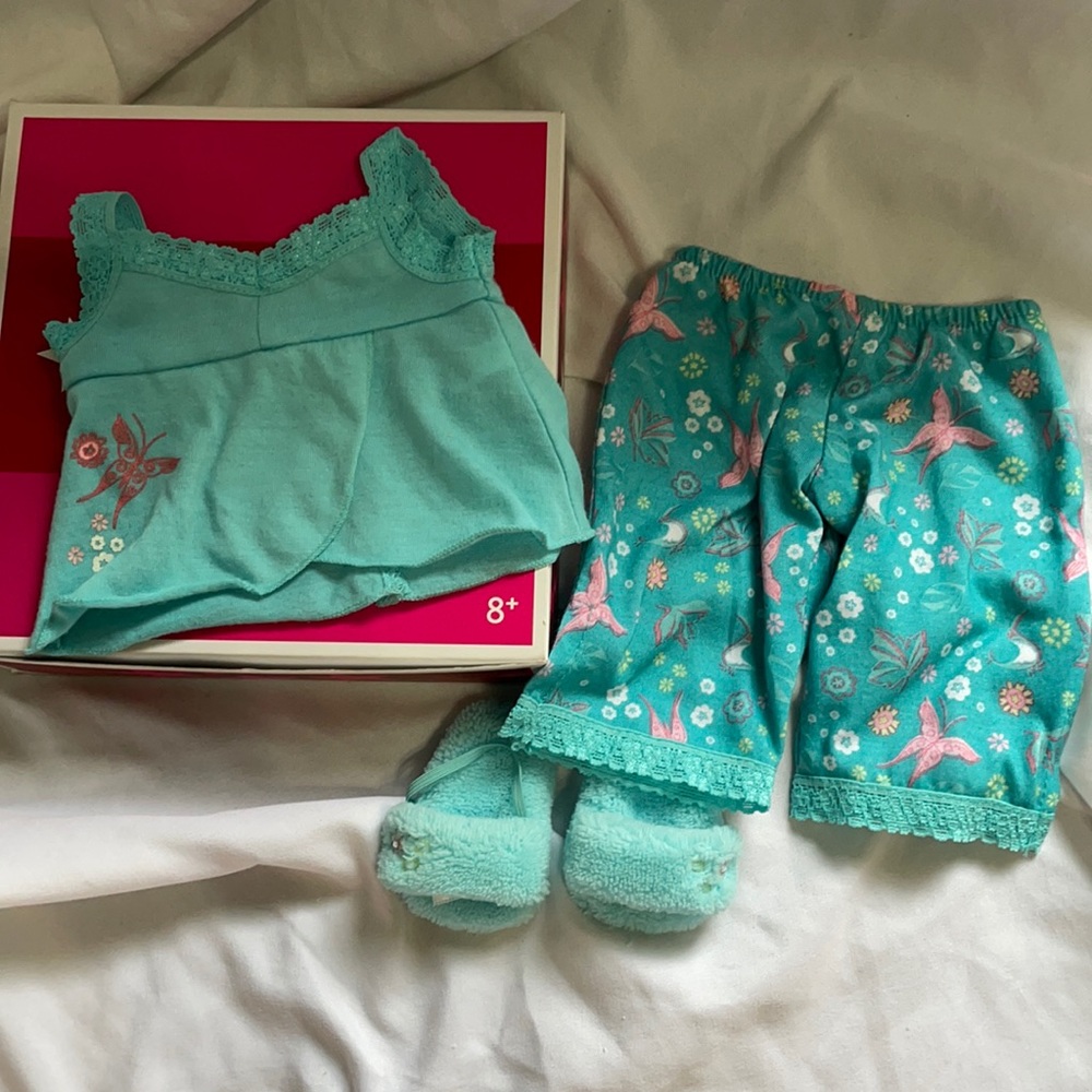 American Girl Jess Girl if the Year PJs comes with OG box